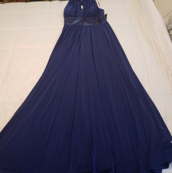 Full length gown - Picture 4 of 4